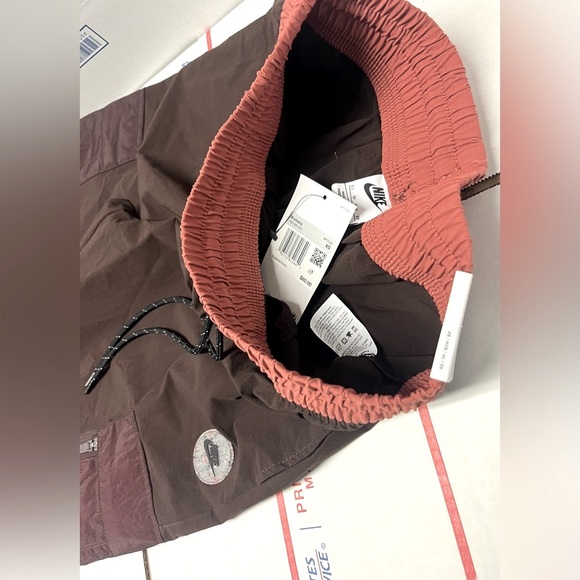 Nike Sportswear Women’s Woven Sports Utility Cargo Pants - Picture 3 of 5